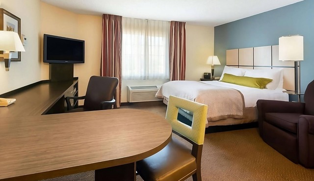 Pet-friendly Accommodation W/Fully-equipped Kitchen! FREE Parking Onsite!