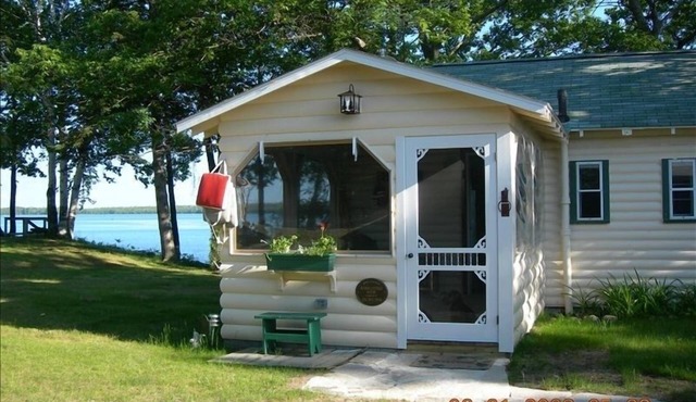 Pet-Friendly Acorn Cottage. nOur cottage is our home - you'll feel at home too!