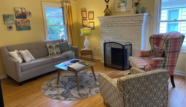 Pet friendly, adorable 3-bedroom bungalow in foodie town Raleigh!