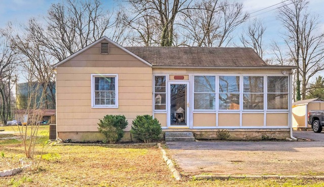 Pet-Friendly Alexandria Getaway w/ Fire Pit!