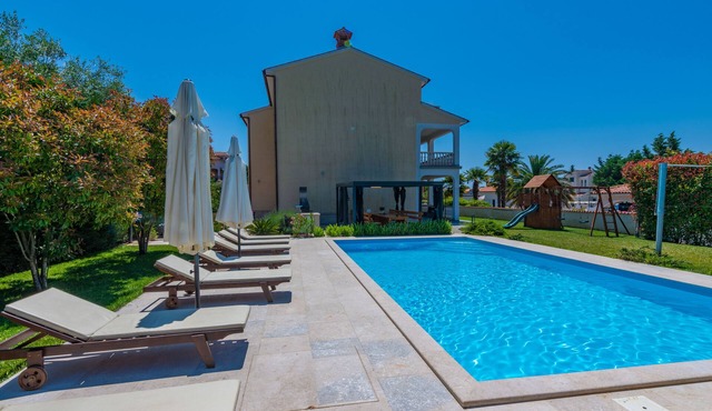 Pet friendly, all rooms air conditioned, only 3km from the beach