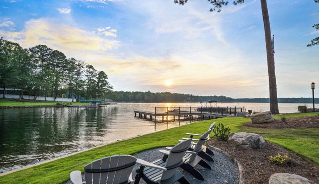 Pet Friendly and Gorgeous Top Side Cottage at Cottage Cove at Lake Oconee!