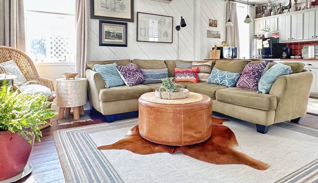 Pet friendly and private carriage house