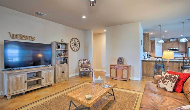 Pet-Friendly Anna Ranch on 13 Acres!