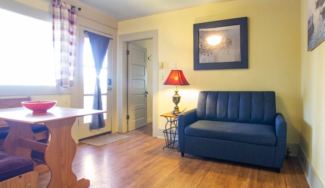 Pet Friendly Apartment Downtown! (Fisherman)