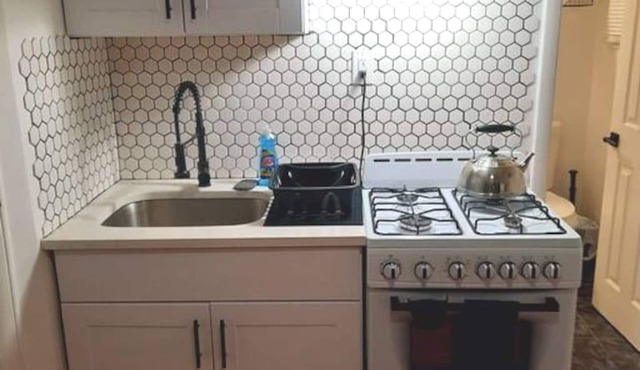 Pet Friendly Apartment minutes from NYC!