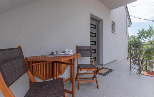 Pet Friendly Apartment In Pirovac