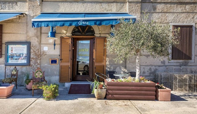 Pet-friendly Apartment in the Heart of Cres