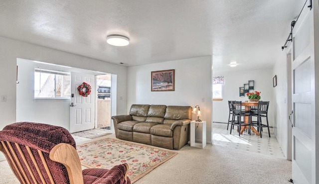 Pet-Friendly Aurora House with Mountain Views!