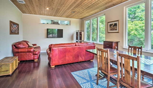 Pet-Friendly Austin Home w/Deck, Yard, & Views!