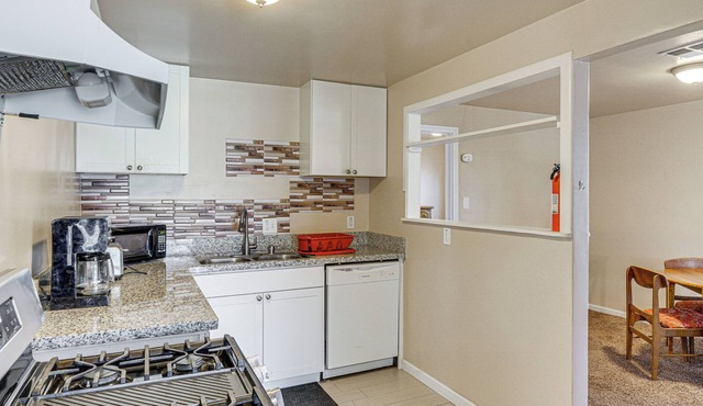 Pet-Friendly Bakersfield Home: 5 Mi to Downtown!
