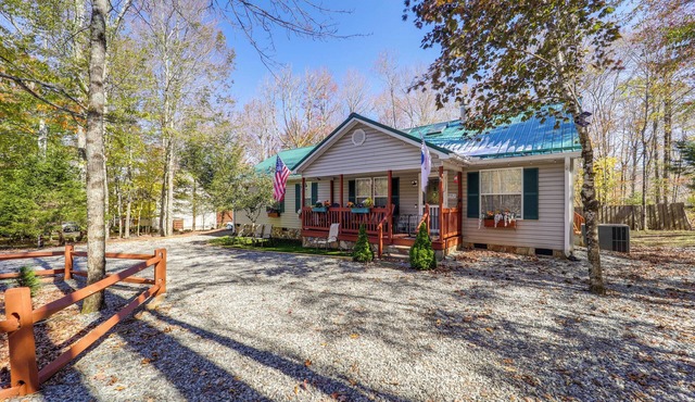 Pet-Friendly Beech Mtn home, 2 Mi to Skiing/Hiking