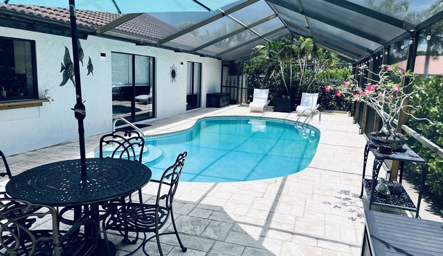 Pet Friendly Beach House. Very safe and quiet neighborhood