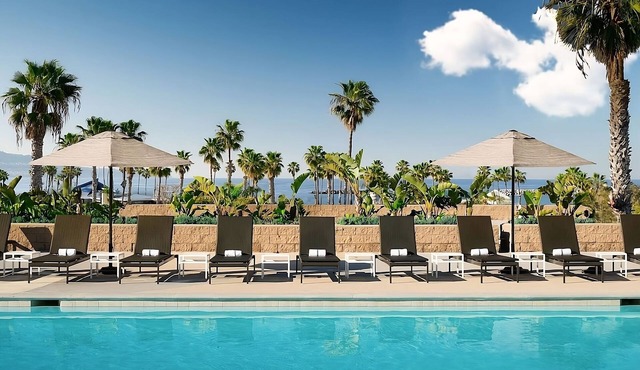 Pet-Friendly Beach Bliss! Just Steps to the Beach, Relaxing Outdoor Pool