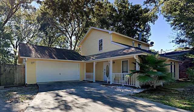 Pet Friendly Beach House, Close to Beach with Fenced Yard