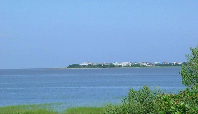 Pet Friendly! Beachfront, Wi-Fi, Sleeps 8-10!