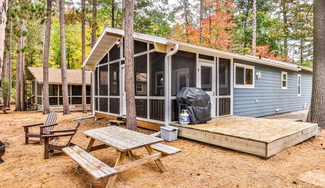 Pet Friendly Beautiful Cottage on Crystal Clear Private Meta Lake!