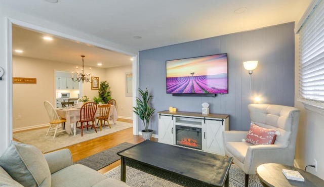 Pet-Friendly Berryville Home Walk to Main Street!