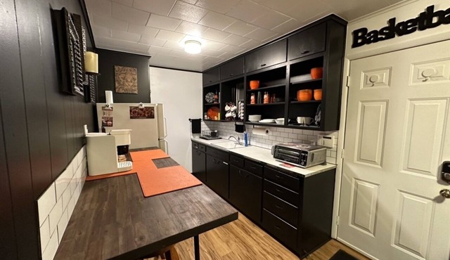 Pet friendly. Blocks to OSU - 0.7mi to BP Stadium!