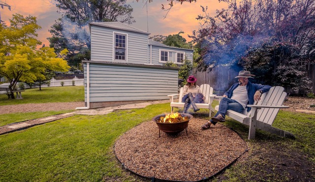 Pet-Friendly Blue Mountains Cottage with Indoor Fireplace