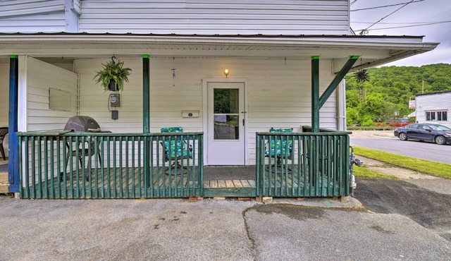 Pet-Friendly Bluefield Apartment w/Porch!