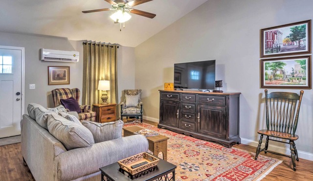 Pet-Friendly Brownsville Retreat w/Porch!