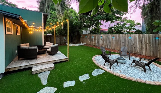 Pet-Friendly Bungalow - Close to UF & Downtown!