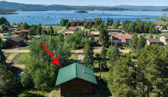 Pet Friendly Cabin! 4 Bedrooms + Game Room - Easy Walk to Lake Granby & Beacon Landing Marina