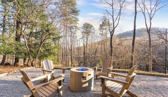 Pet Friendly Cabin: Hot Tub, Game Room, Fire Pits
