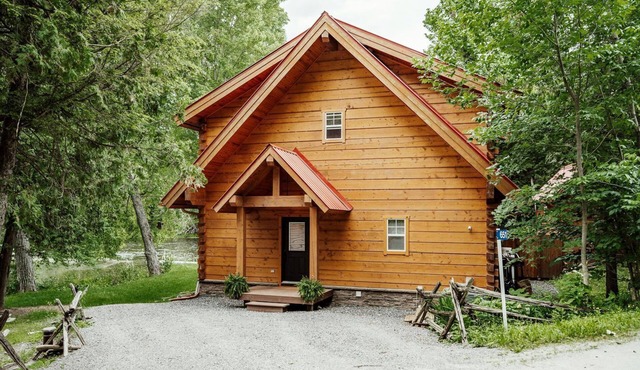 Pet-Friendly Cabin, Ideal for Family Glamping Trips in Ontario