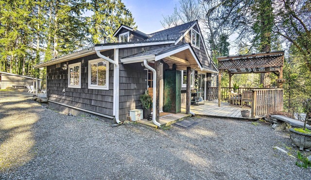 Pet-Friendly Cabin: Minutes to Gig Harbor!