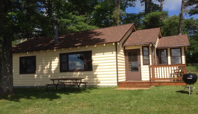 Pet-Friendly Cabin On The Lake With Fireplace