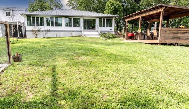 Pet-Friendly Cabin on the Banks of the Colorado River in Bastrop, TX