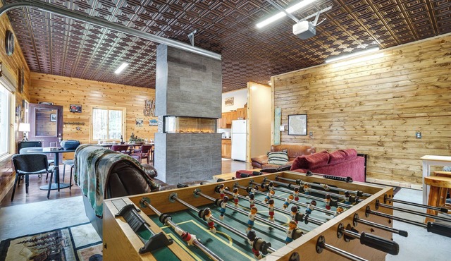 Pet-Friendly Cabin Retreat: Walk to Lake Pepin!