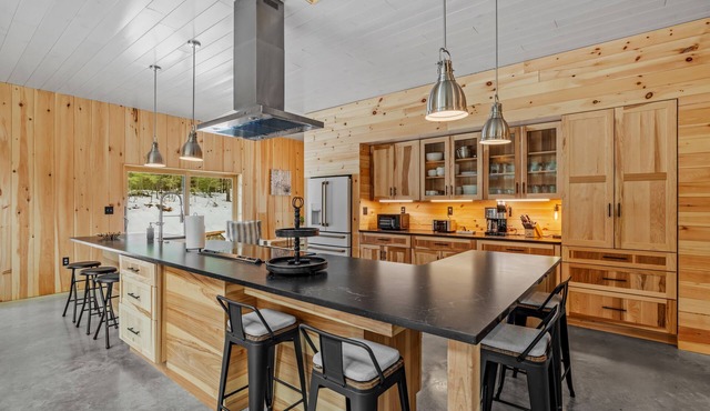 Pet Friendly Cabin Retreat w/Hot Tub Near Saco