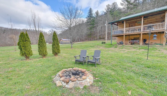 Pet-Friendly Cabin w/Hot Tub in Daniel Boone NF