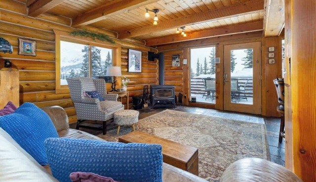Pet-Friendly Cabin with Hot Tub