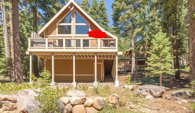 Pet-Friendly Cabin with Pool Table & Hot Tub
