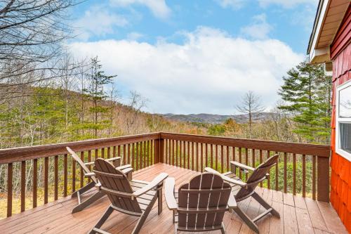 Pet-Friendly Cabin w/Hot Tub in North Carolina!