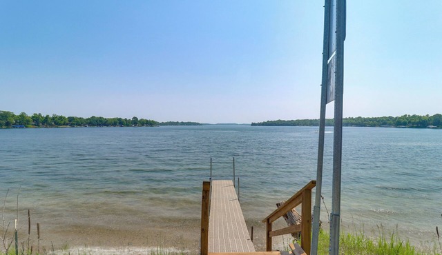 Pet-Friendly Cabin w/Lake Access & Patio in Dent