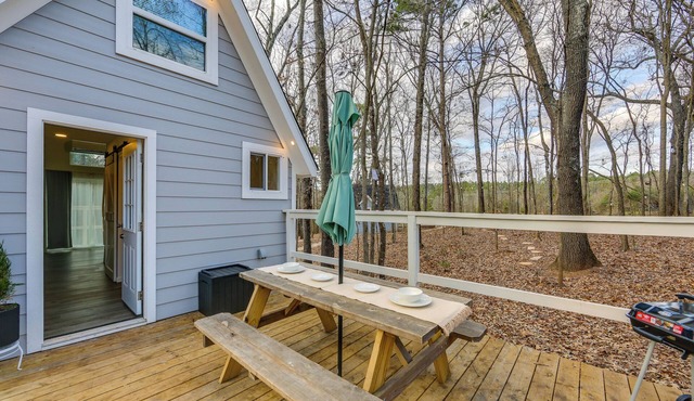 Pet-Friendly Cabin w/Views: 8 Mi to Hawkins Beach
