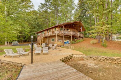 Pet-Friendly Cabin with Dock on Lake Martin!