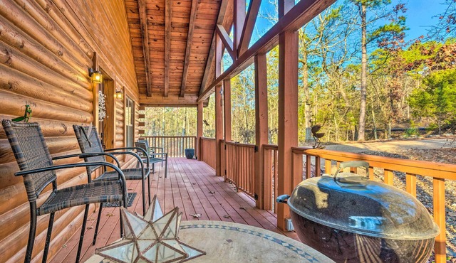 Pet-friendly Cabot Cabin w/Fenced Yard!