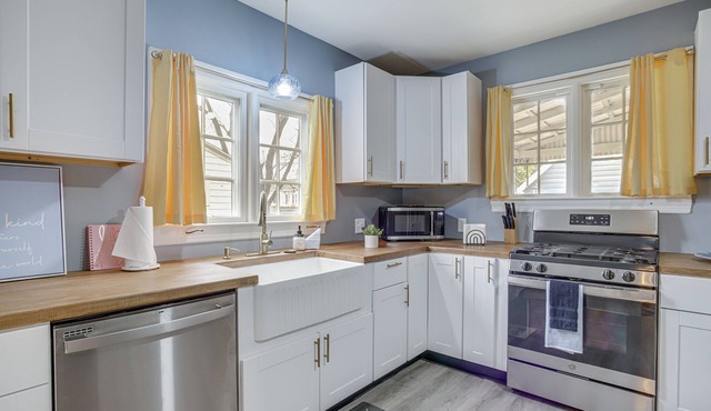 Pet-Friendly Cambridge Home - Walk to River!