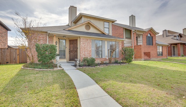 Pet-Friendly Carrollton Home w/Fenced Backyard!