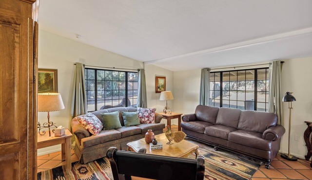 Pet-Friendly Casa Luna BBQ, Fire Pit & Pool