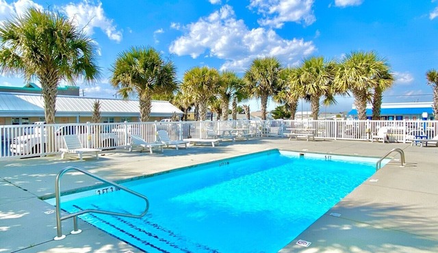 Pet-friendly, Centrally Located, 3 Blocks to beach! Unit 206