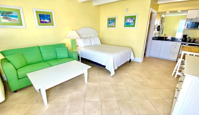 Pet-friendly, Centrally Located, Walk to Beach! Unit 207