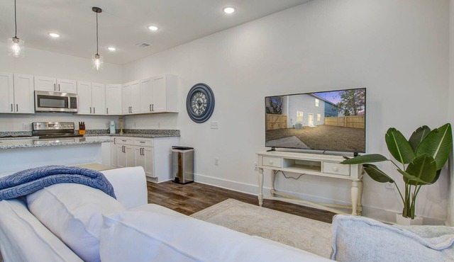 Pet Friendly Central Location #1