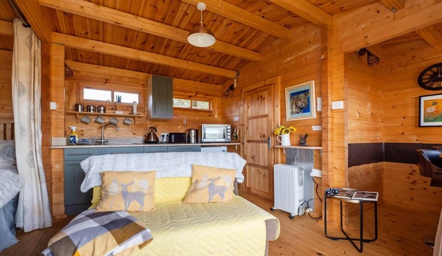 Pet-friendly chalet in Surlingham, No deposit